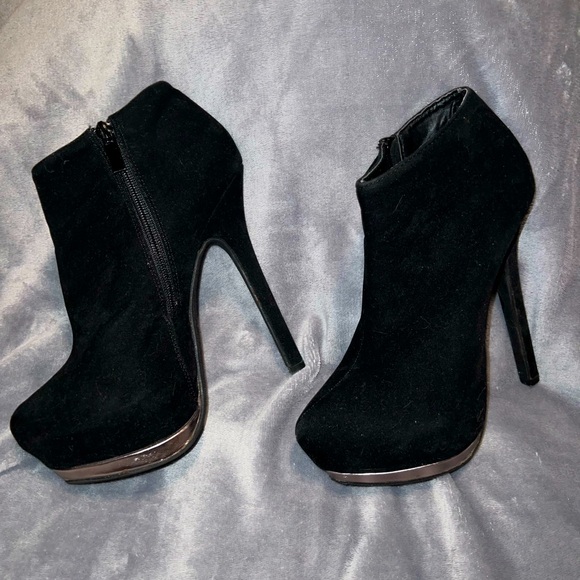 Stiletto date night booties - Picture 1 of 6